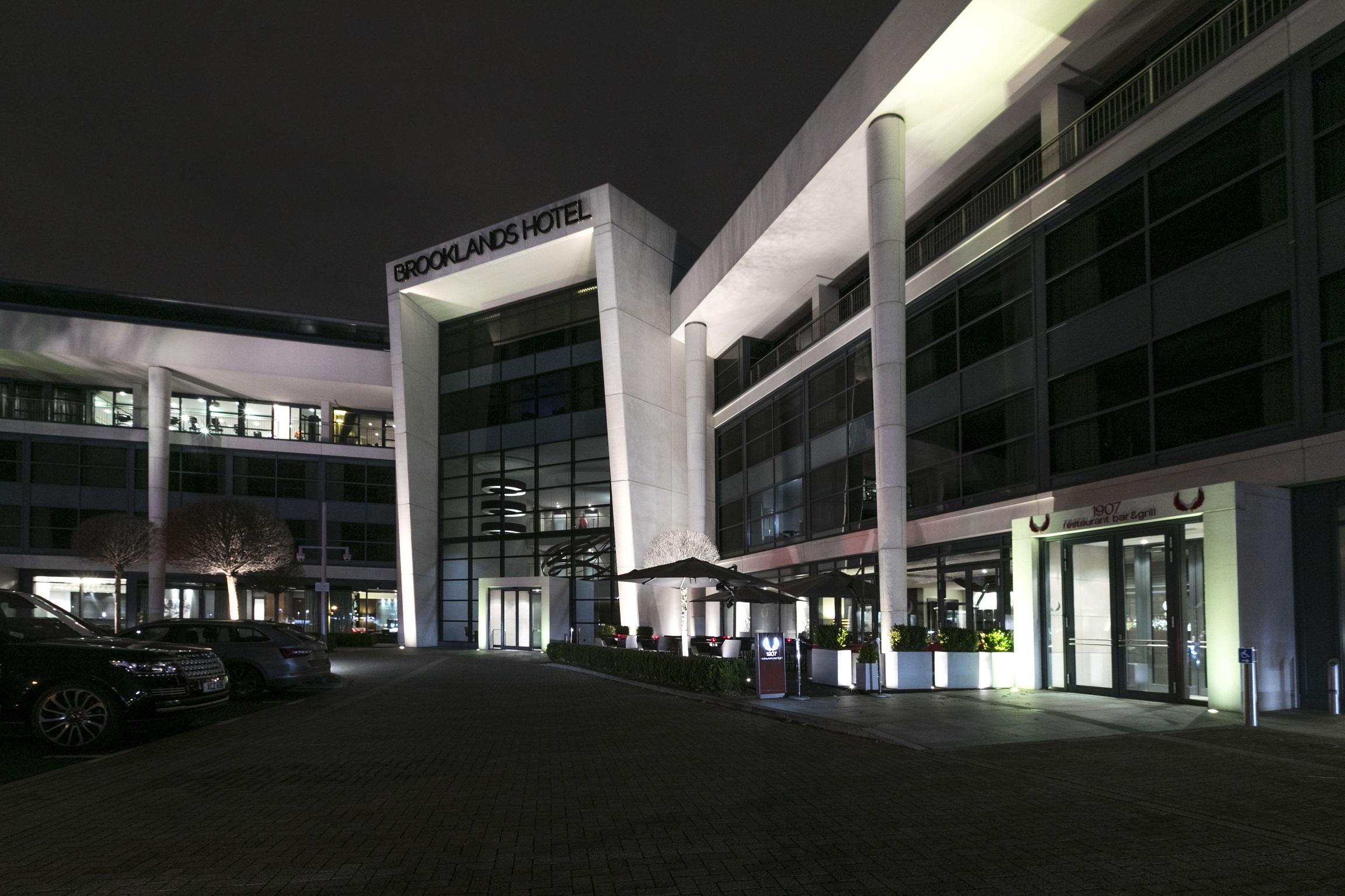 Brooklands Hotel & Spa Вейбридж Экстерьер фото
