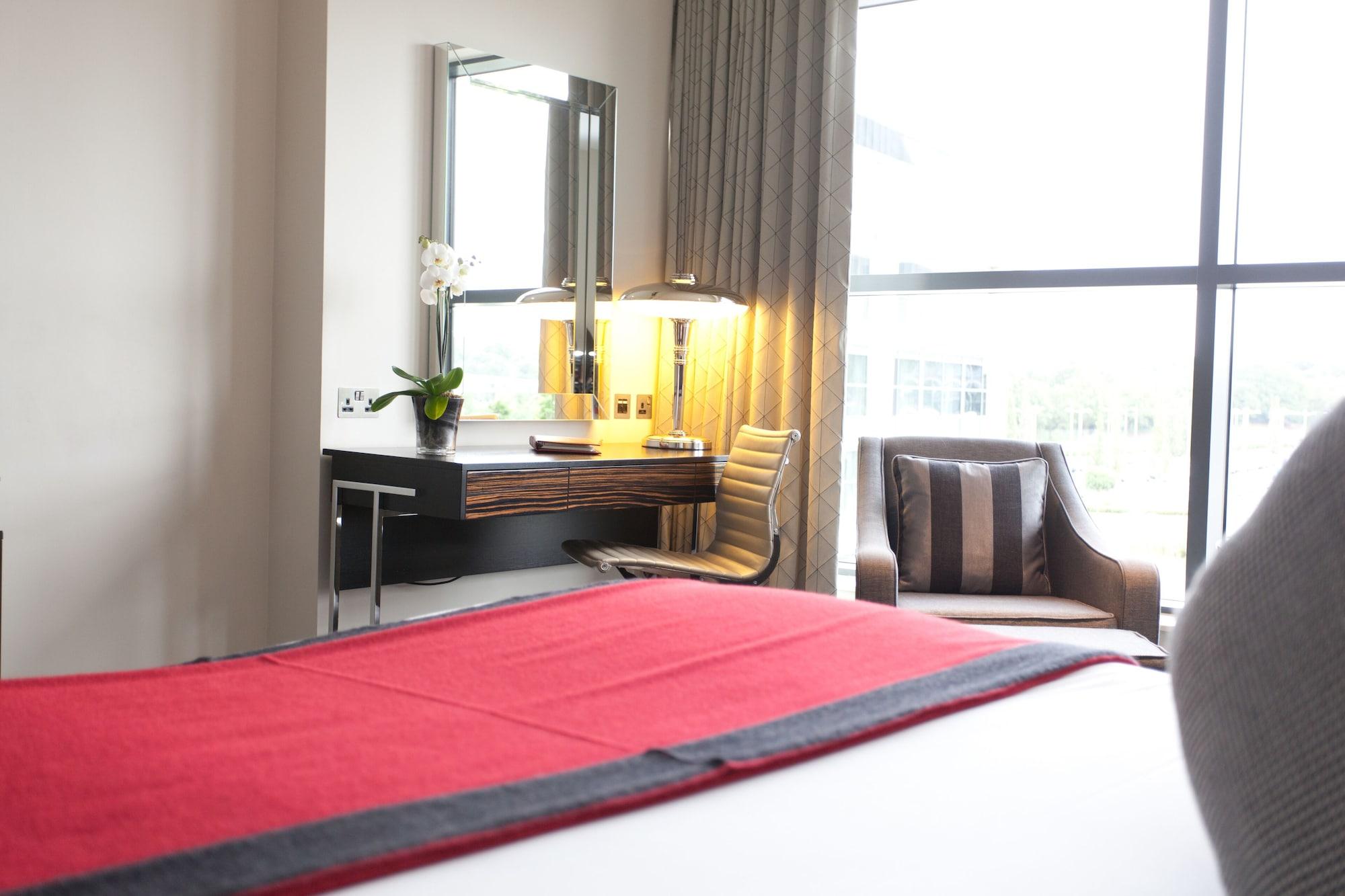 Brooklands Hotel & Spa Вейбридж Экстерьер фото