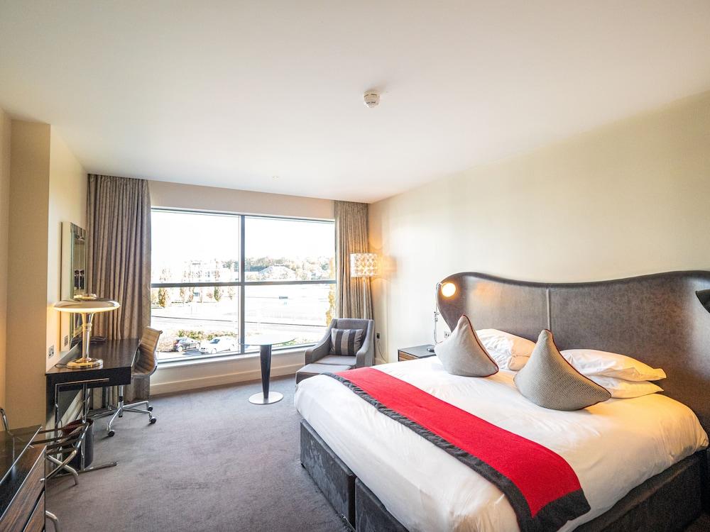 Brooklands Hotel & Spa Вейбридж Экстерьер фото